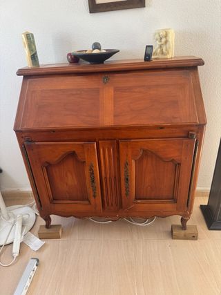 Escritorio antiguo de madera