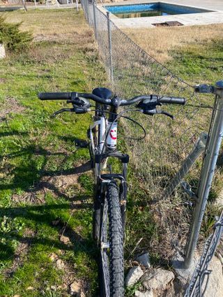 Bicicleta de montaña blanca CONOR