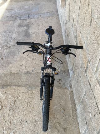 Bicicleta de montaña blanca CONOR