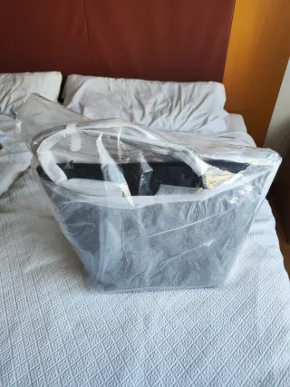 Bolso Tommy Hilfiger Negro y Dorado