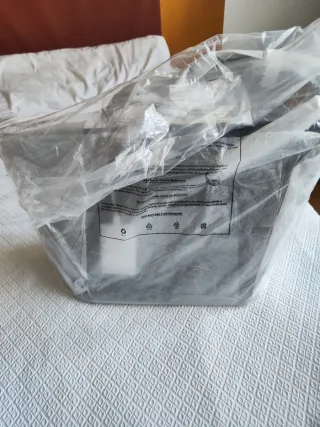 Bolso Tommy Hilfiger Negro y Dorado