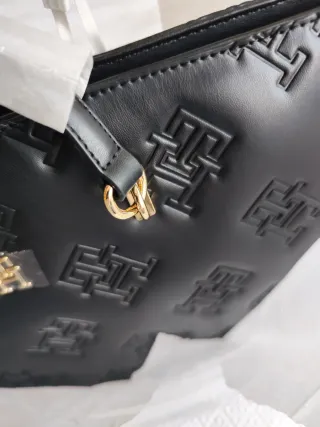 Bolso Tommy Hilfiger Negro y Dorado