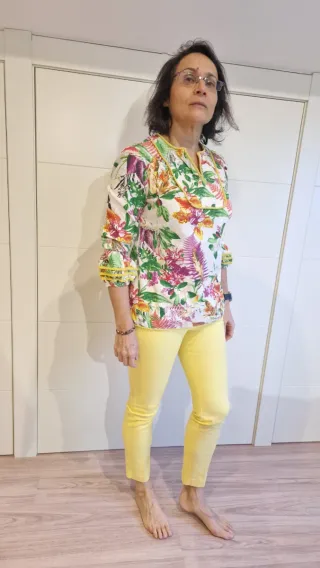 Blusa Almatrichi floral talla 40