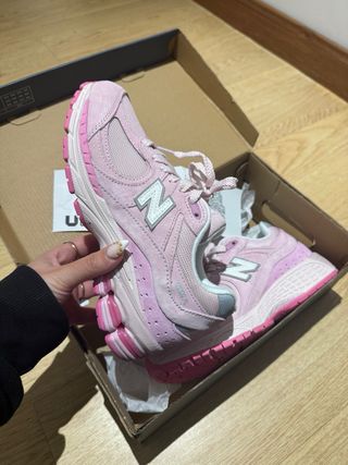 Zapatillas New Balance 2002R Rosa