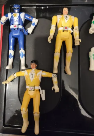Lote de Power Rangers heridos. (A reparar)