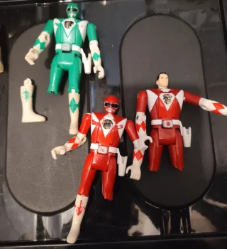 Lote de Power Rangers heridos. (A reparar)