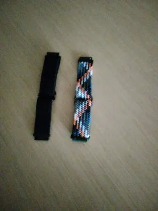 Correas de reloj negras y multicolor