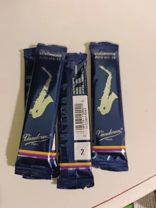 Cañas Vandoren Saxo Alto Nº 2.  4 cañas