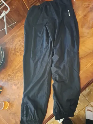 Pantalón deportivo negro