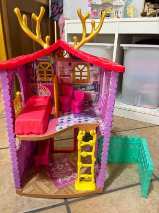 Casita de muñecas con accesorios