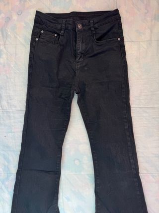 Pantalones negros con flecos