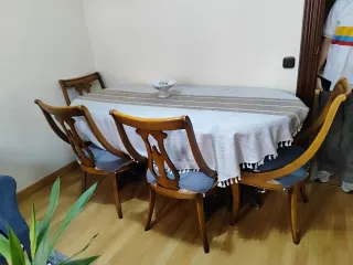 Mesa de comedor diseño clásico