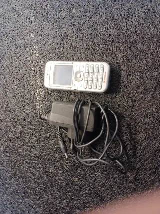 Nokia 6030 Plata Teléfono Móvil con cargador