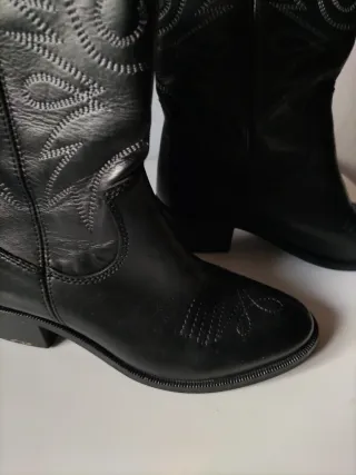 Botines camperos negros