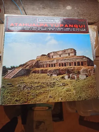 Lote de vinilos de cantautores sudamericanos