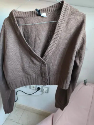 Jersey marrón cuello pico