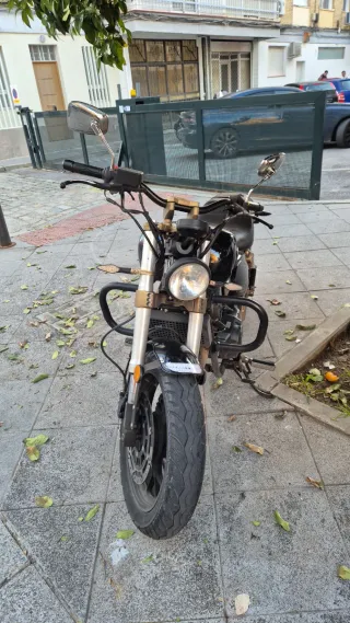 Mitt 125 Custom Negra