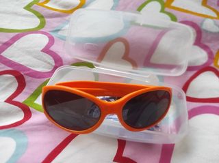 Gafas de sol para bebé Chicco con su funda