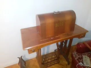 Máquina de coser antigua Alfa