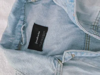Chaqueta vaquera Stradivarius desgastada