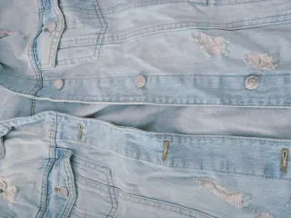 Chaqueta vaquera Stradivarius desgastada