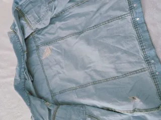 Chaqueta vaquera Stradivarius desgastada