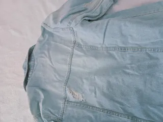 Chaqueta vaquera Stradivarius desgastada