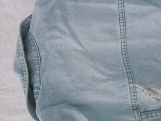 Chaqueta vaquera Stradivarius desgastada