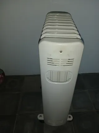 Radiador de aceite  marca FM. Potencia 2000w