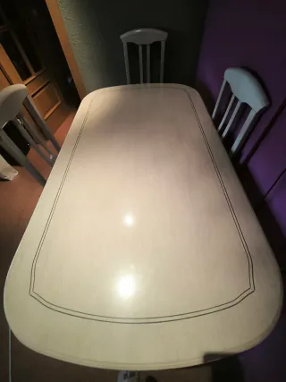 Mesa extensible decapé y 4 sillas