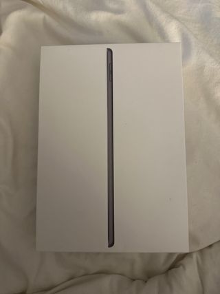 iPad Nuovo Grigio Siderale con Custodia