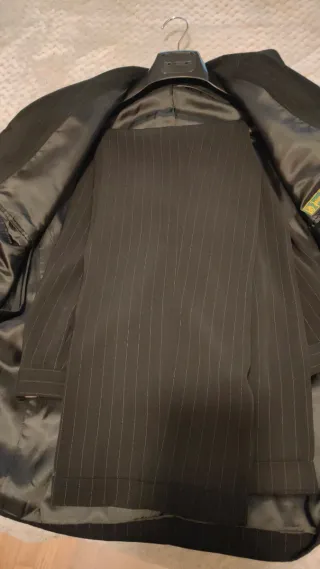 Traje de caballero con rayas,52/48,camisa incluida