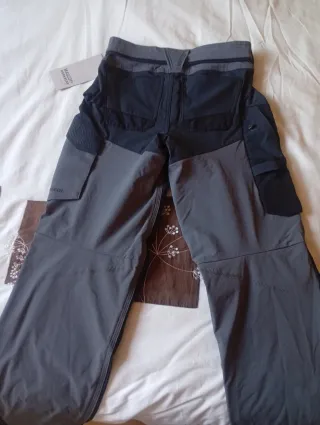 Pantalón de trabajo gris y negro