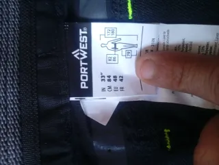 Pantalón de trabajo negro con detalles