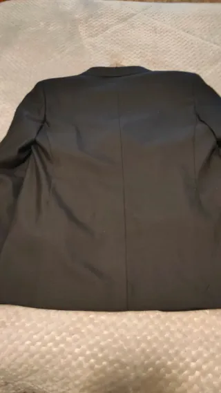 Traje de caballero negro,52/48,camisa incluida.