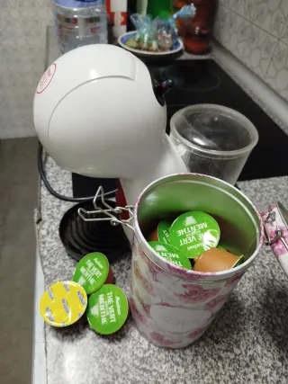 Cafetera Nescafé Dolce Gusto Blanca todo el lote j