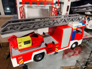Camión Grúa y Parque de Bomberos Playmobil