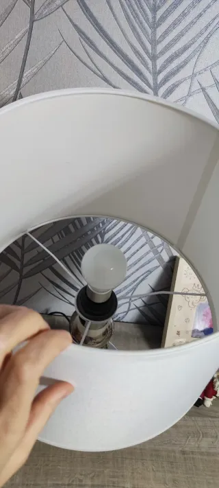 Lámpara de mesa o formitorio Zara Home.