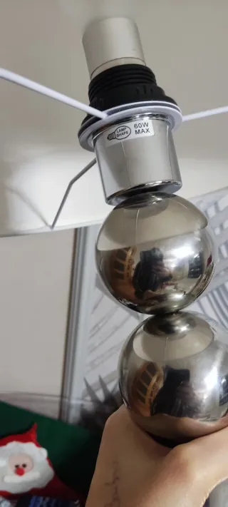 Lámpara de mesa o formitorio Zara Home.