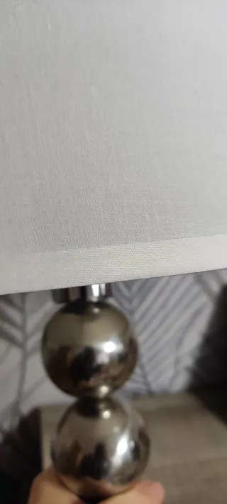 Lámpara de mesa o formitorio Zara Home.