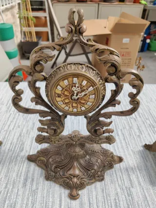 Reloj de sobremesa antiguo de bronce