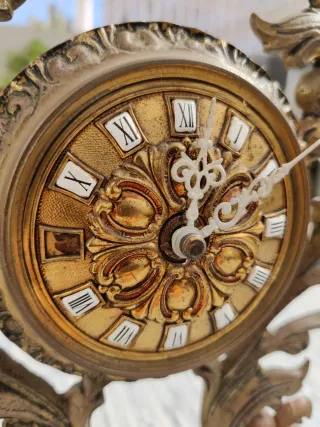 Reloj de sobremesa antiguo de bronce