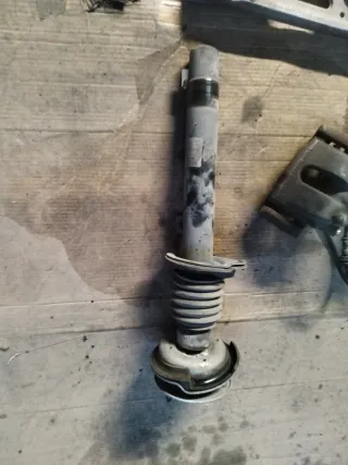 Despiece BMW E46: Amortiguador, Mangueta, Brazo