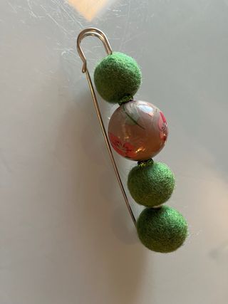 Coppia di spille decorative