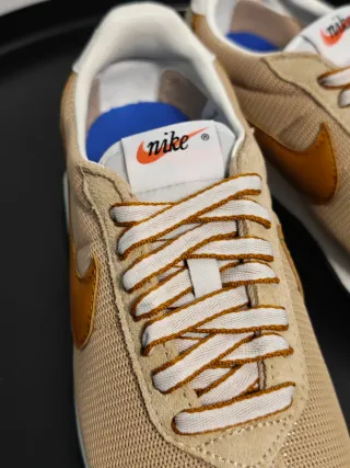 Sapatilhas Nike bege e dourado