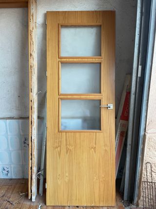 Puerta madera con 3 cristales para salon o cocina