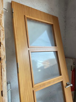 Puerta madera con 3 cristales para salon o cocina