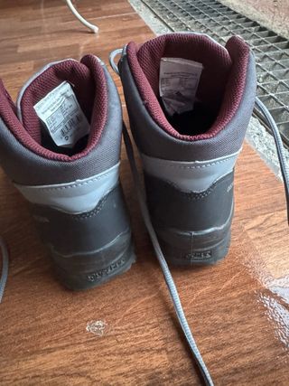 Botas de montaña Quechua NH100