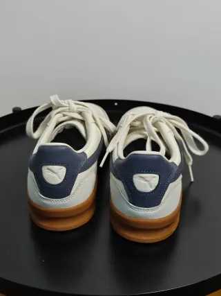 Sapatilhas Puma Brancas e Azuis