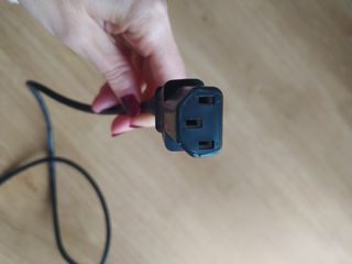 Cable alimentación, VGA y adaptador HDMI